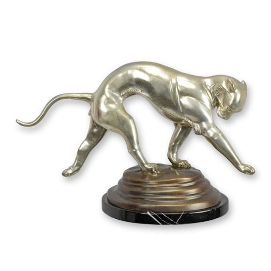 Jaguar mergand-statueta din bronz cu un soclu din marmura