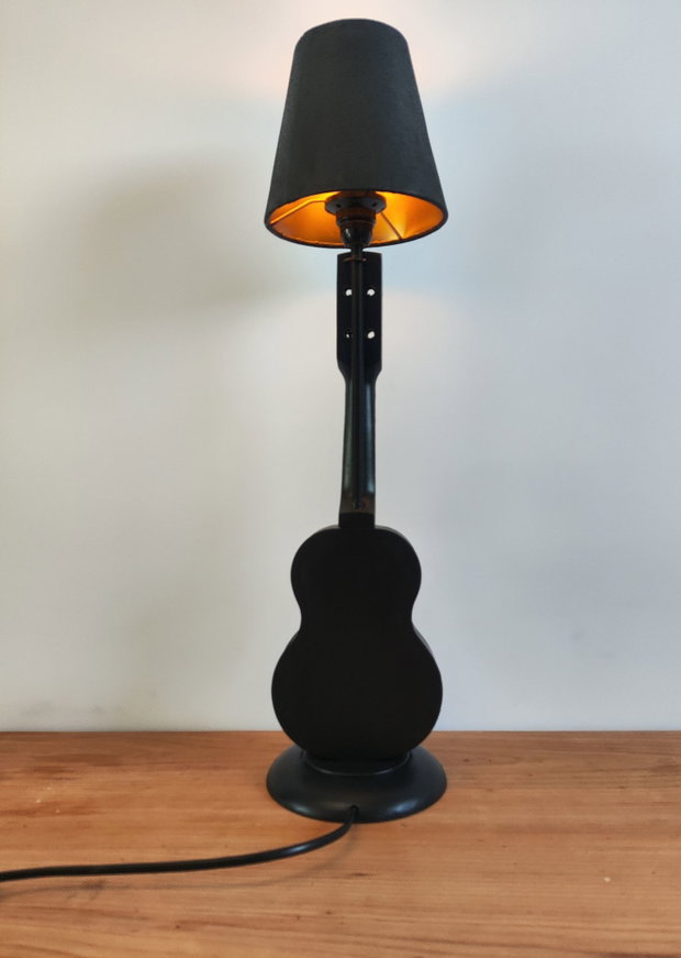 Lampa handmade -Mini chitară