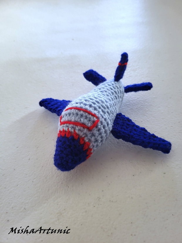 Avion crosetat - Jucarie