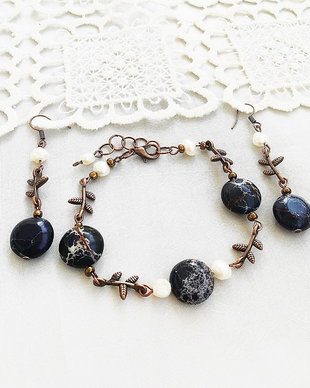 set regalit si perle bleumarin alb