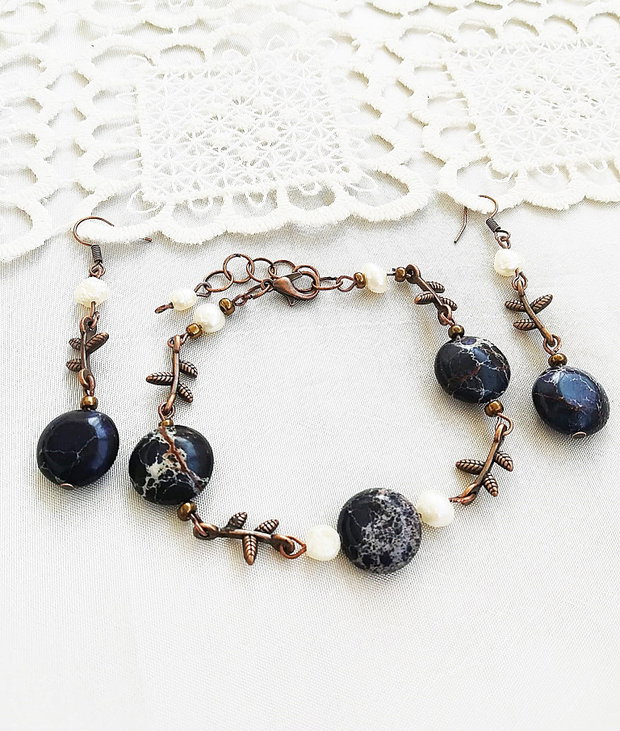 set regalit si perle bleumarin alb