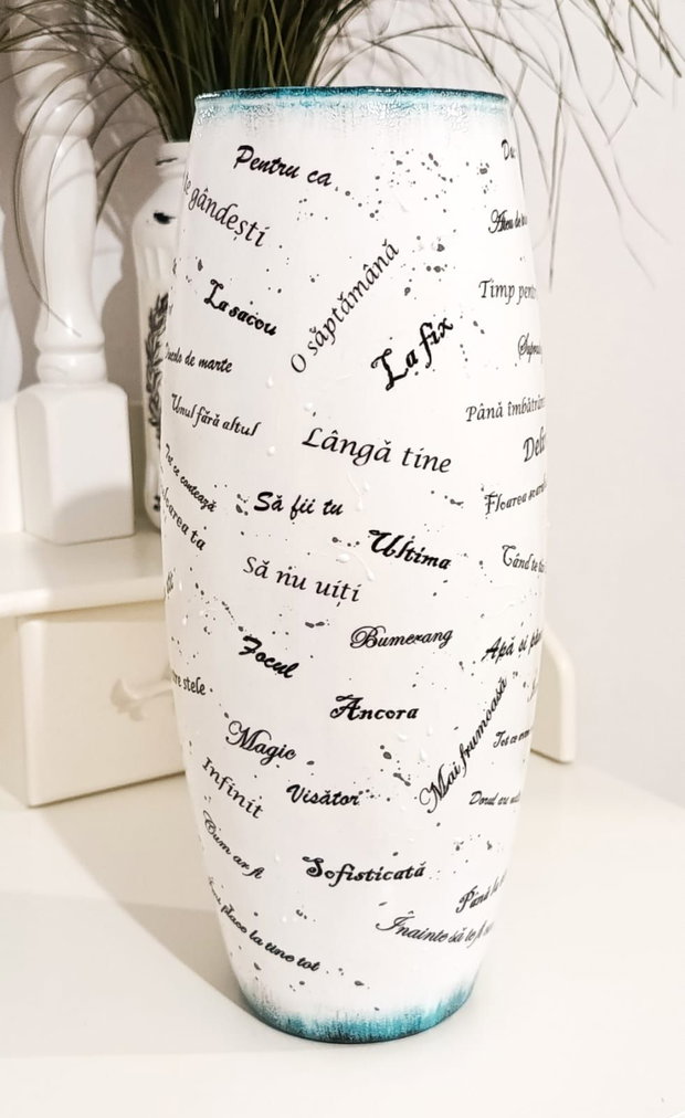 Vaza personalizata cu melodii