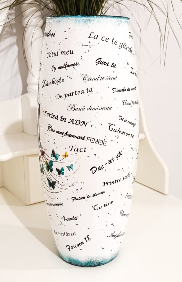 Vaza personalizata cu melodii