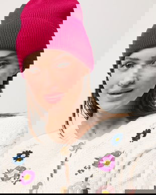 Medicine caciula culoarea rosu