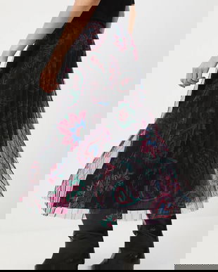 Medicine fusta culoarea negru