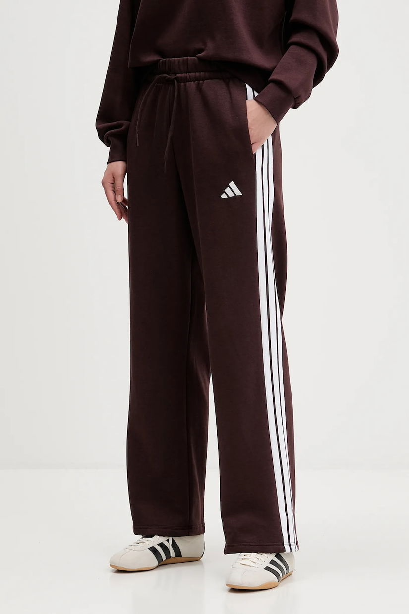 adidas pantaloni de trening Essentials culoarea maro, cu imprimeu, JY3091