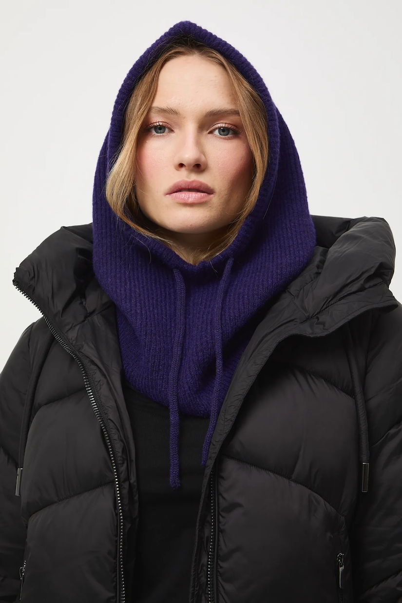 Medicine masca culoarea violet