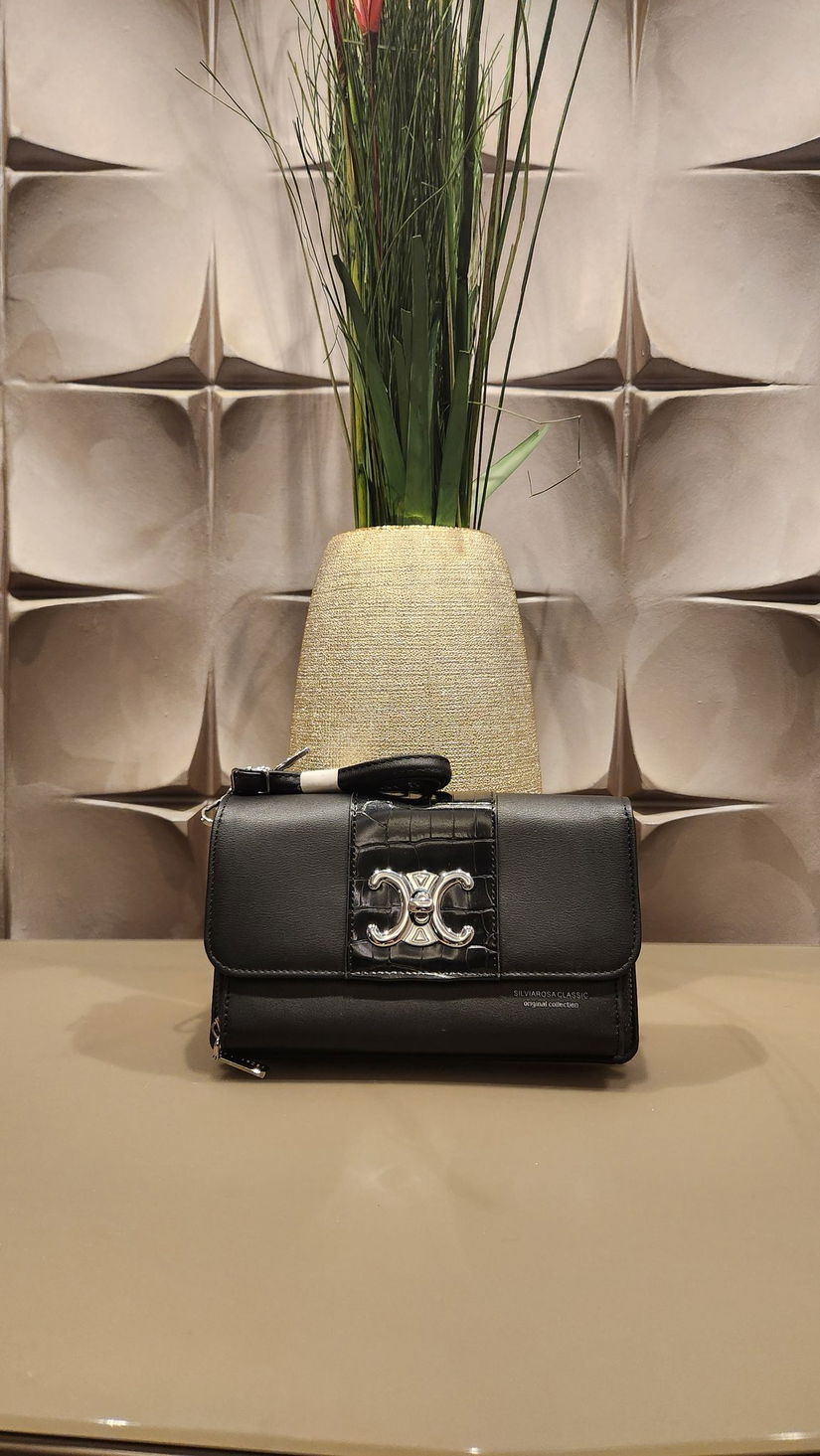 LGeantă crossbody neagra  nouă