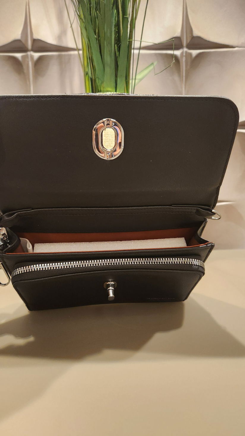 LGeantă crossbody neagra  nouă