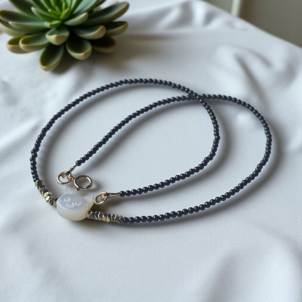Colier din spinel negru