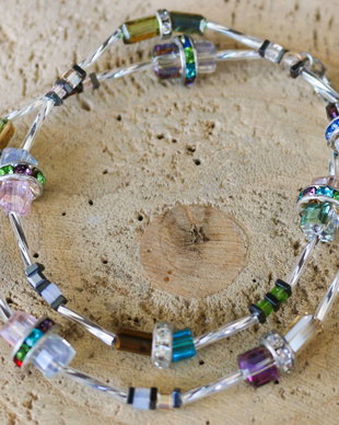 Coliere handmade cu cristale tip swarovski