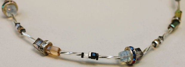Coliere handmade cu cristale tip swarovski