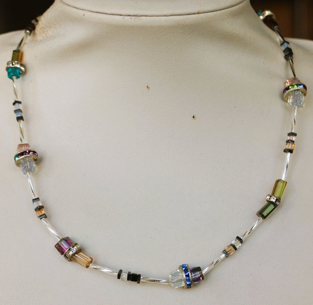Coliere handmade cu cristale tip swarovski