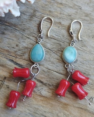 Cercei cu larimar si lalele sculptate in coral, argint 925