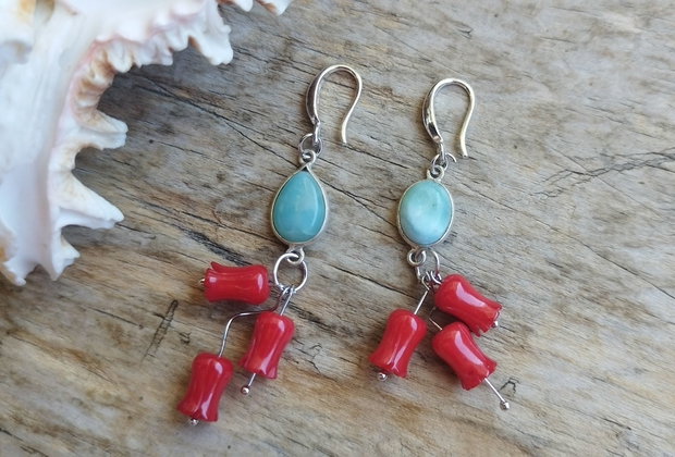 Cercei cu larimar si lalele sculptate in coral, argint 925