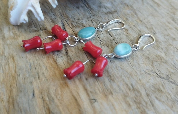 Cercei cu larimar si lalele sculptate in coral, argint 925
