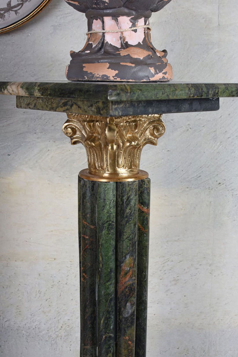 Set doua piedestaluri baroc din marmura