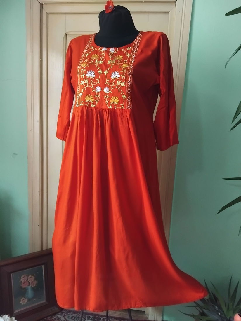 Rochie cu bust brodat