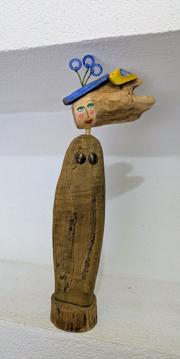 Figurina din lemn