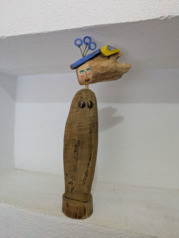 Figurina din lemn