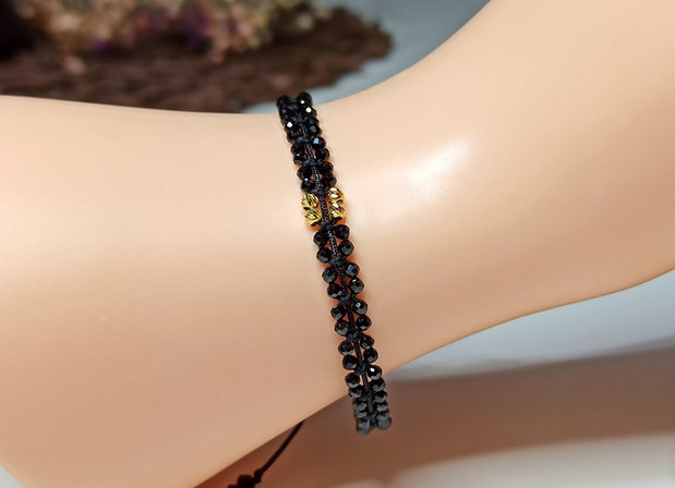Brățară fină, delicată din pietre semiprețioase de Spinel negru și mărgeluțe din Aur 8K