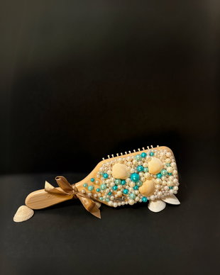 Perie cadou handmade cu aplicații perle & scoici