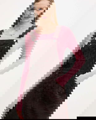 Tommy Jeans rochie din velur culoarea maro, mini, evazați, DW0DW21494