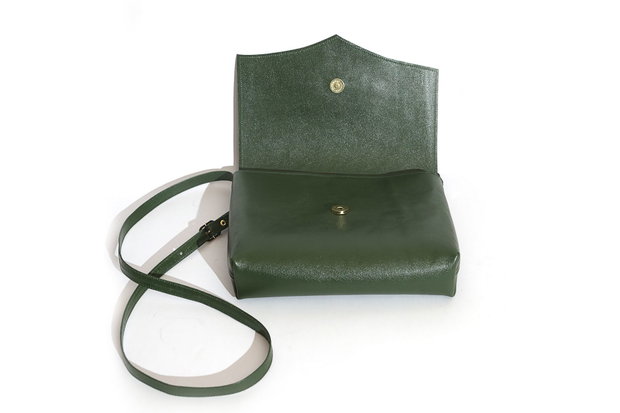 Gentuta din piele naturala verde iarba, pictata manual