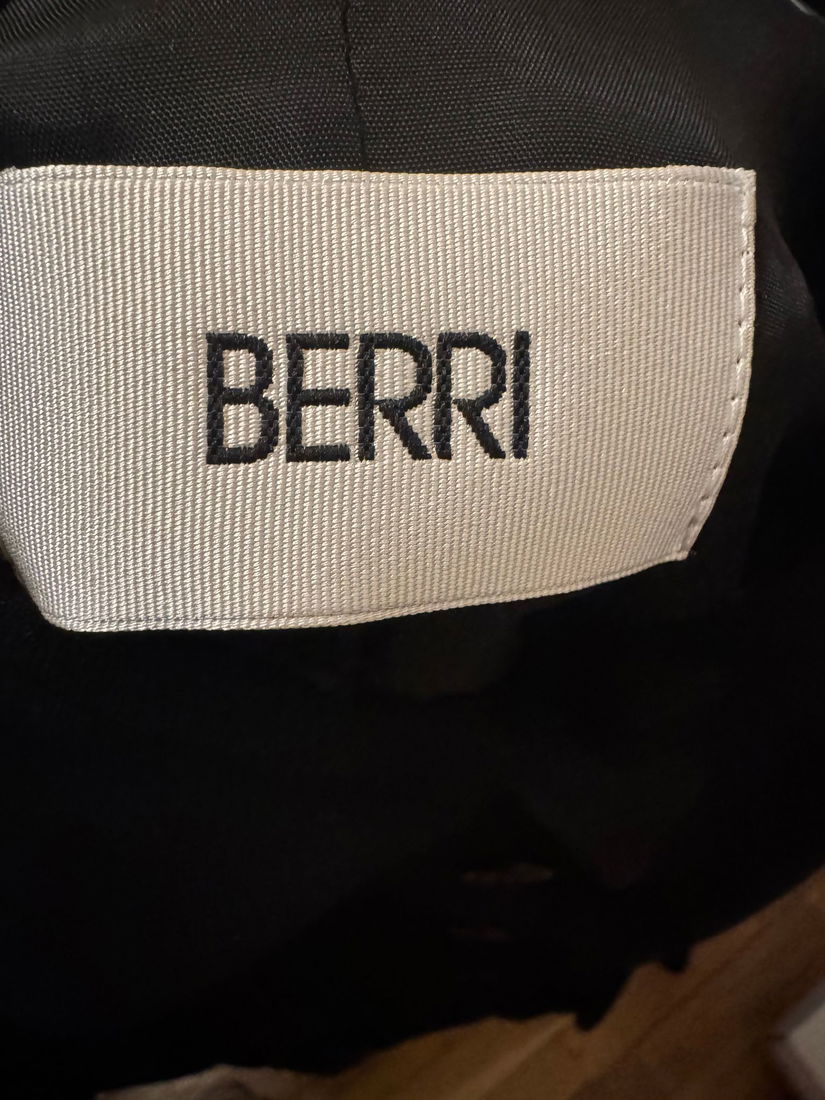 Blazer Berri mărime 40