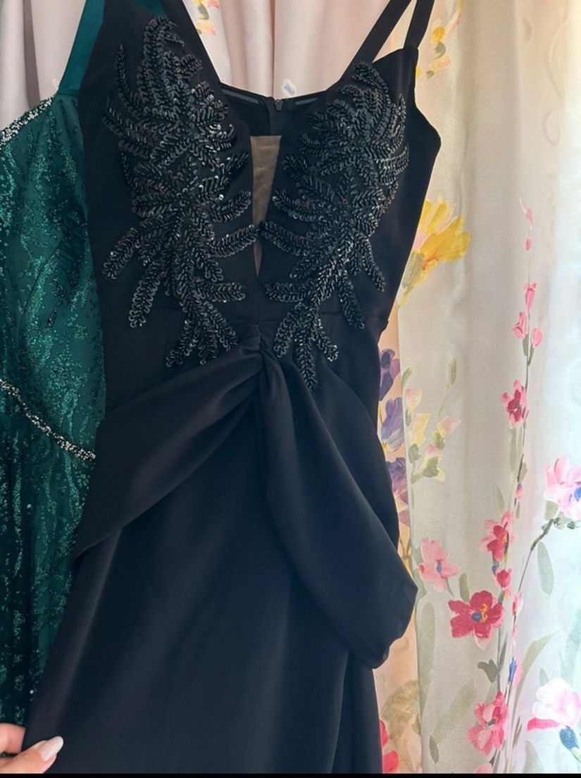 Rochie elegantă neagră
