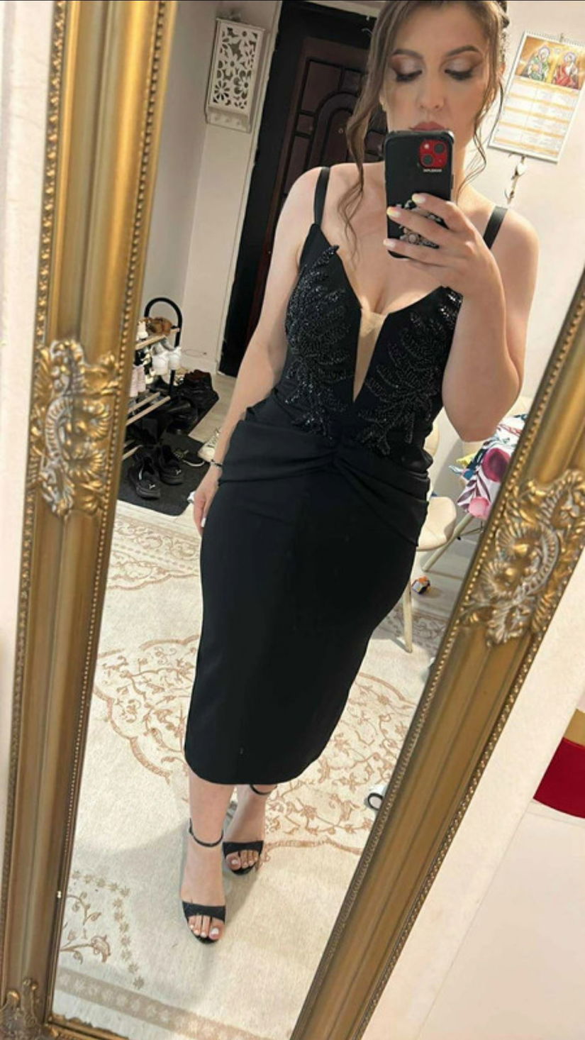 Rochie elegantă neagră