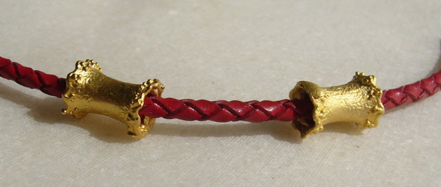 (2 bucati) Tub din zamac aurit cu aur de 24 k aprox 11.5x5-8 mm