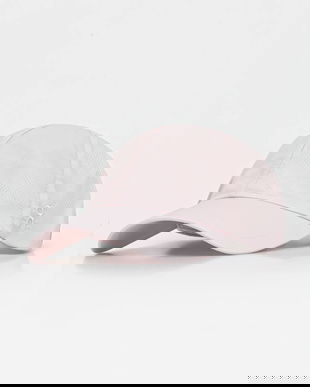 On șapcă culoarea roz, 2UE30753368