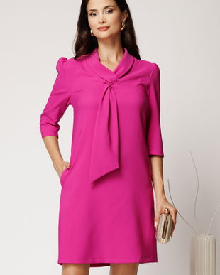Rochie scurta fucsia din stofa cu croi cambrat si guler tip esarfa