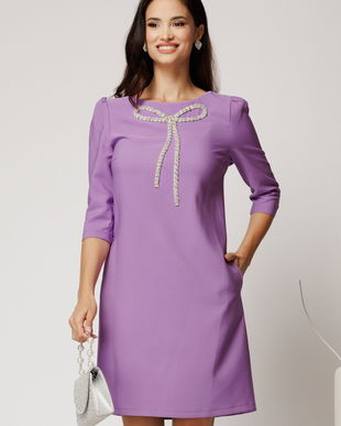 Rochie scurta lila din stofa cu croi cambrat si funda din strasuri