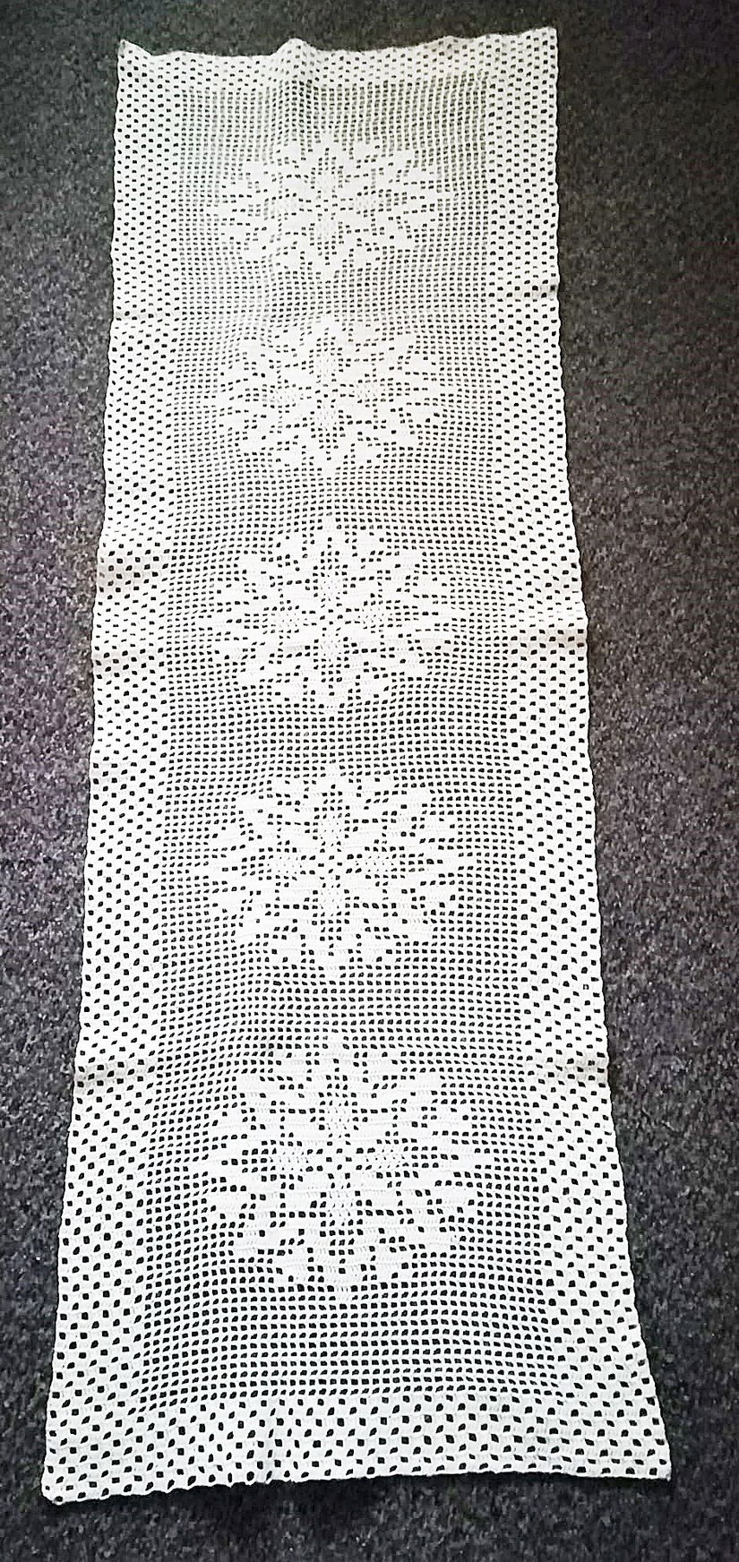 fata de masa noua dantela crosetata crem fulgi de nea  130/42 cm