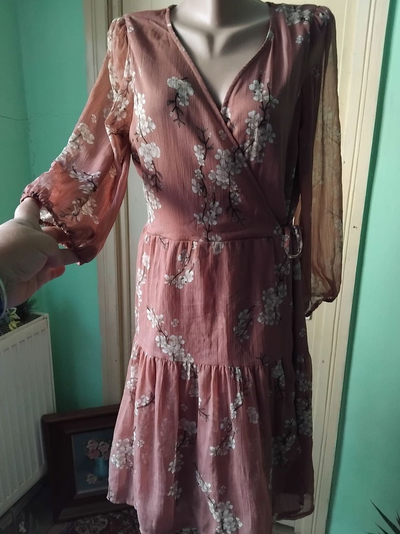 Rochie cu crengute de mar inflorit