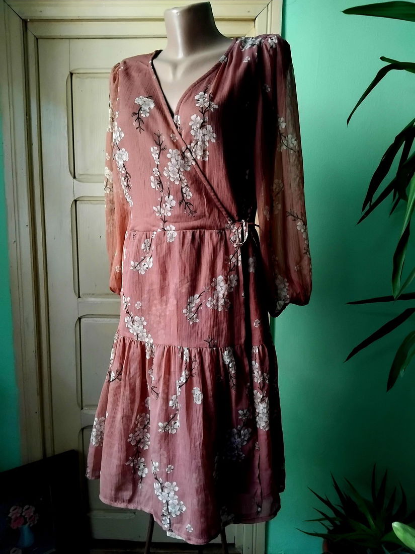 Rochie cu crengute de mar inflorit