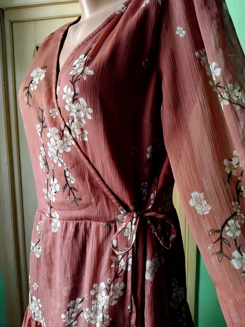 Rochie cu crengute de mar inflorit