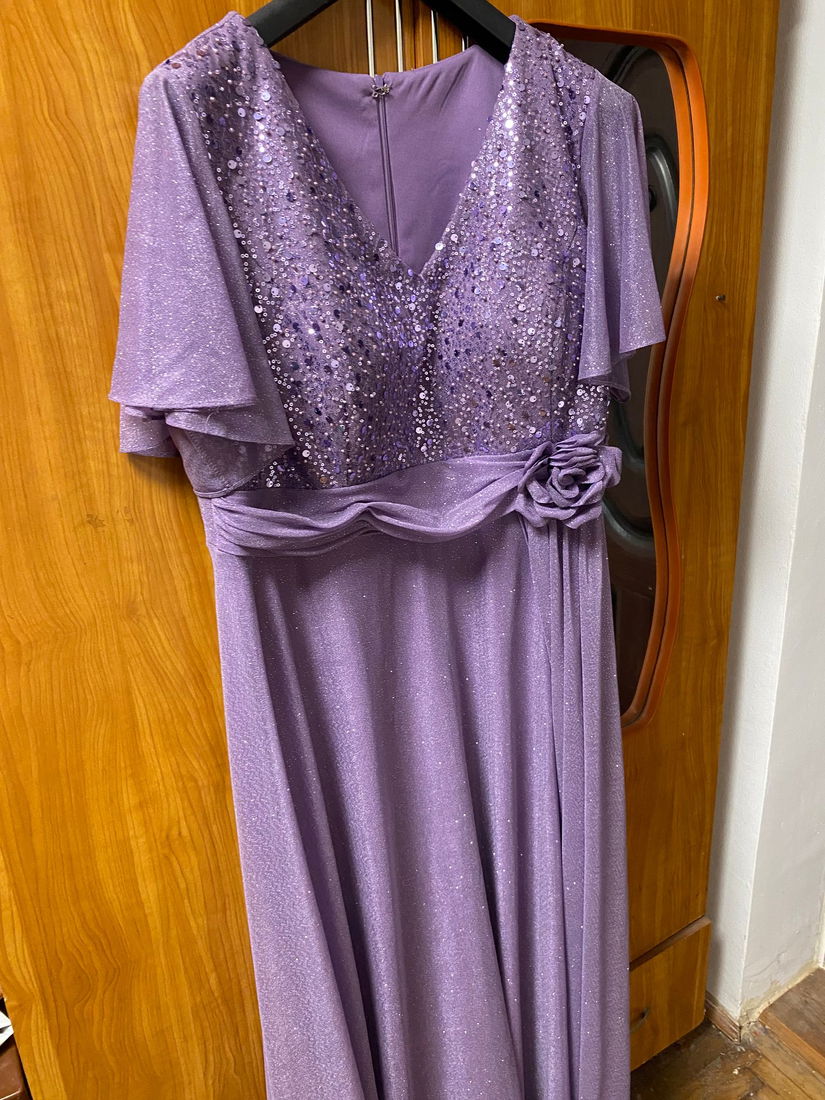 Vând rochie simplă și elegantă
