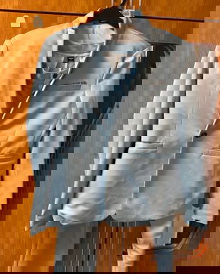 Vând costum bărbătesc