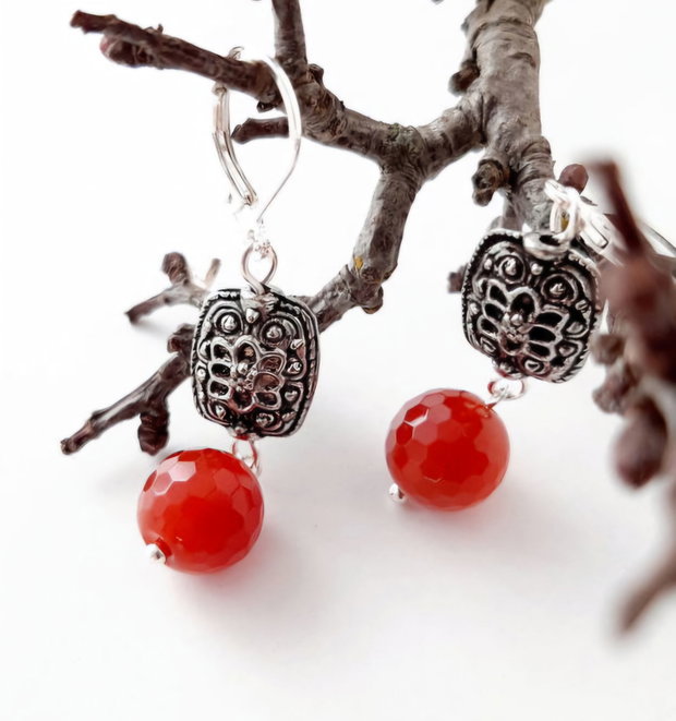 Cercei lungi vintage, argintați, cu Carnelian natural