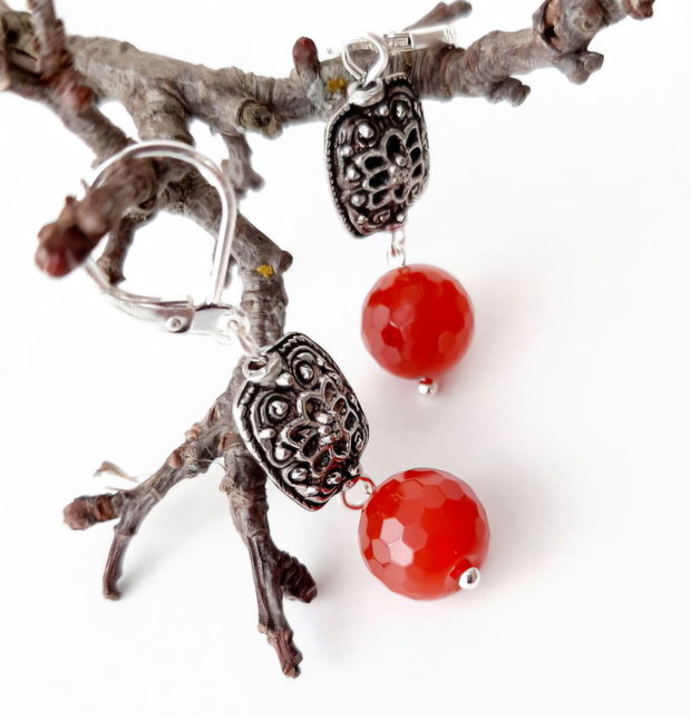 Cercei lungi vintage, argintați, cu Carnelian natural