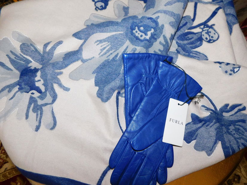 Manusi noi FURLA,  sal mare nou, asortat , cadou