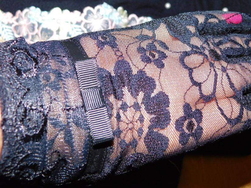 Sal nou broderie  si margele la un capat , manusi noi dantela