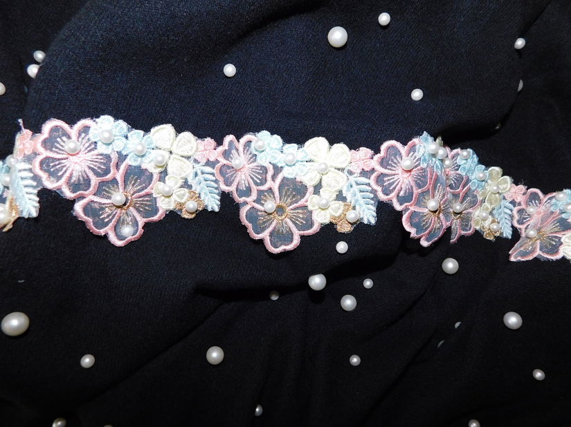 Sal nou broderie  si margele la un capat , manusi noi dantela