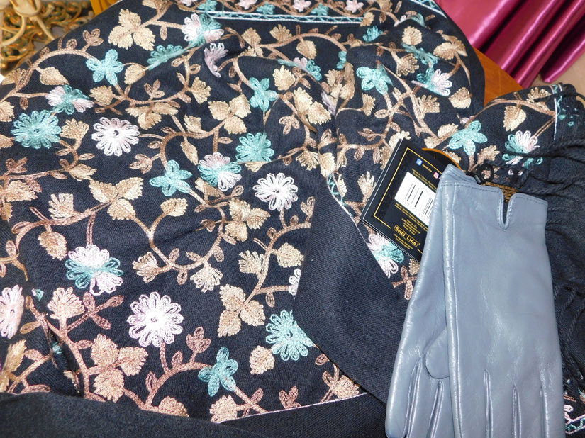 Manusi noi  piele naturala  XL ,  esarfa mare  noua broderie  mecanica multicolora