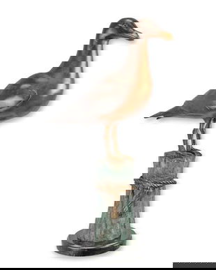 Pescarus pe un stalp-statueta din bronz pe un soclu din marmura