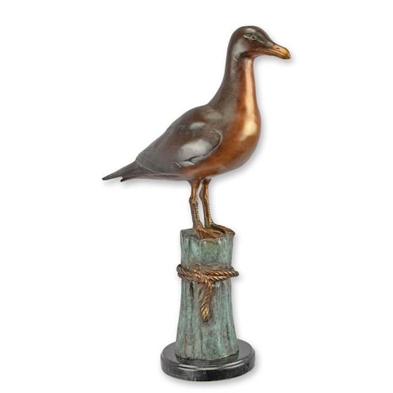 Pescarus pe un stalp-statueta din bronz pe un soclu din marmura