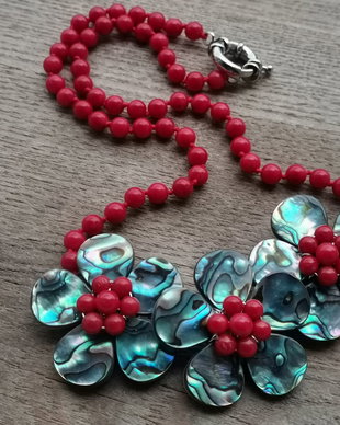 Colier coral si scoica Paua